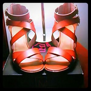Material Girl cognac sandal